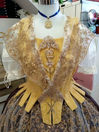 Traje de Fallera y Aderezo a Estrenar