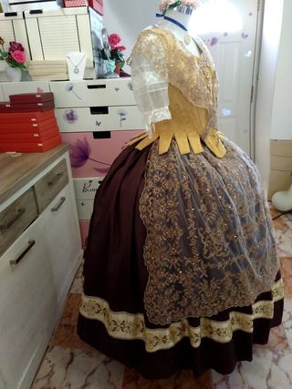 Traje de Fallera y Aderezo a Estrenar