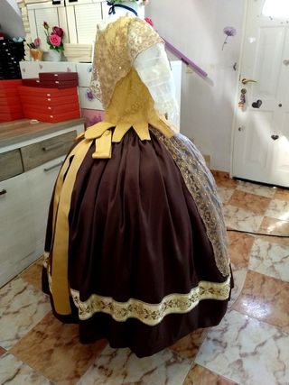 Traje de Fallera y Aderezo a Estrenar