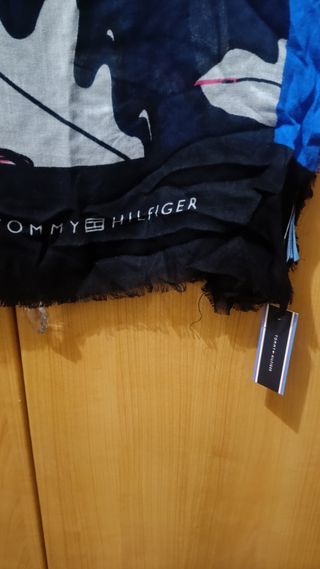Pañuelo Tommy Hilfiger hojas azul y rosa