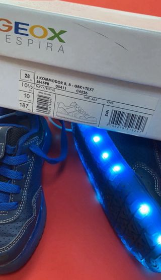 Scarpe Geox bimbo tg. 28 con luci LED