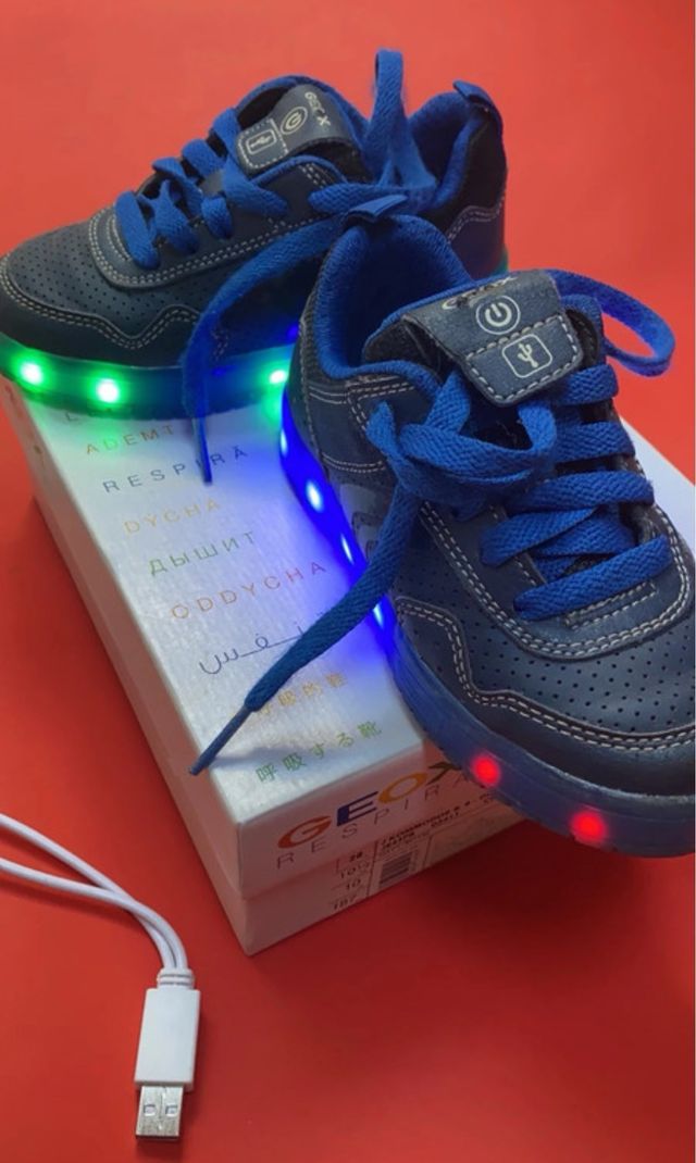 Scarpe Geox bimbo tg. 28 con luci LED
