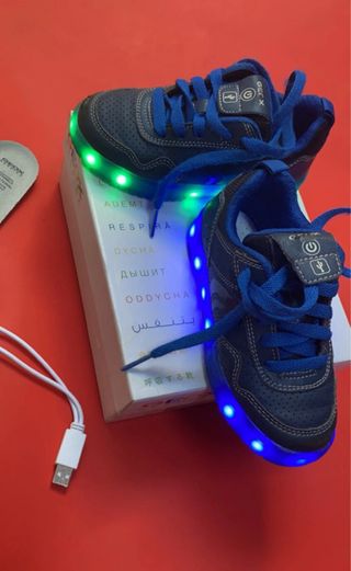 Scarpe Geox bimbo tg. 28 con luci LED