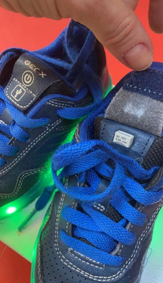 Scarpe Geox bimbo tg. 28 con luci LED