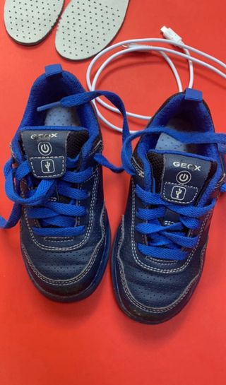 Scarpe Geox bimbo tg. 28 con luci LED