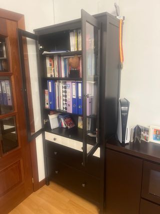 vitrina Hemnes