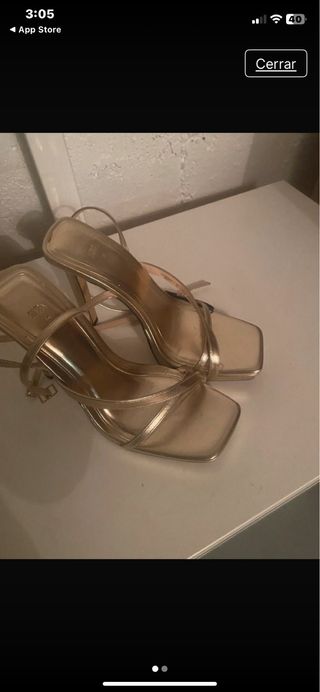 Sandalias Zara doradas tacón fino