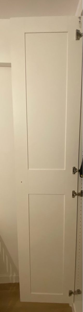 Puertas de armario blancas estilo Grimo