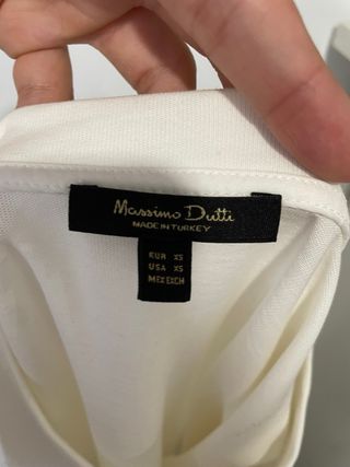 Camiseta blanca de manga corta con fruncido