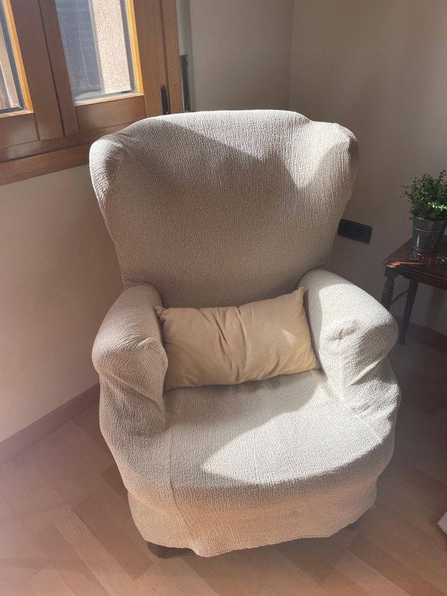 Sillón cómodo color beige