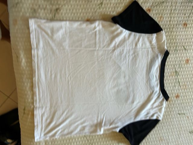 T-shirt Vans bianca e nera