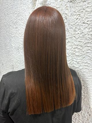 Peluquera estilista especialista en Colorimetria