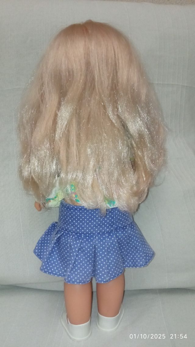Muñeca Famosa rubia con vestido azul