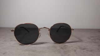 Gafas de sol Ray-Ban doradas y marrones