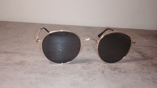Gafas de sol Ray-Ban doradas y marrones