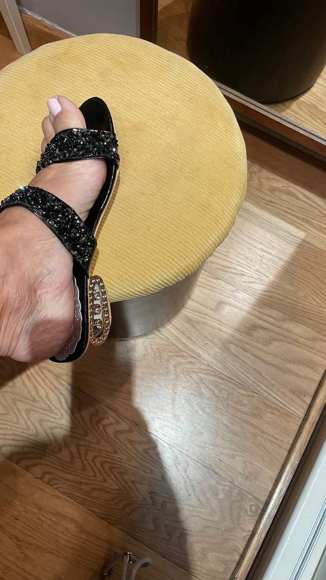 Sandalias Negras Brillantes