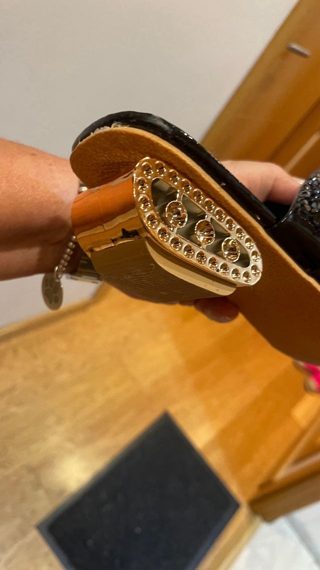 Sandalias Negras Brillantes