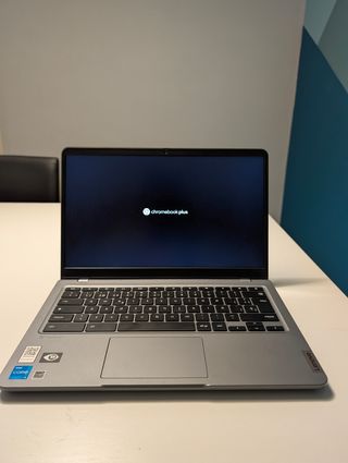 Lenovo IdeaPad Slim 3 Chromebook Plus i3