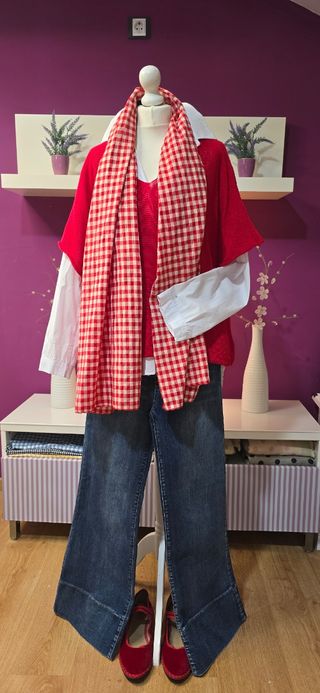 Jersey rojo pico costuras al revés