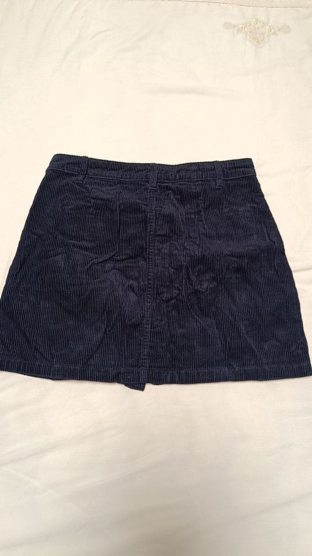 Falda corta Stradivarius azul marino talla 40