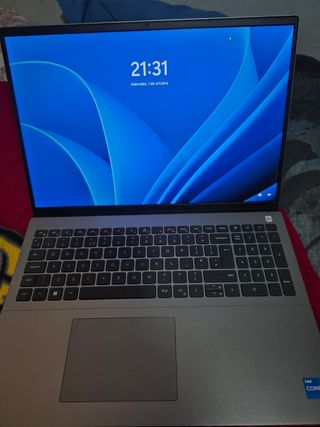 Portátil Dell Vostro 5620