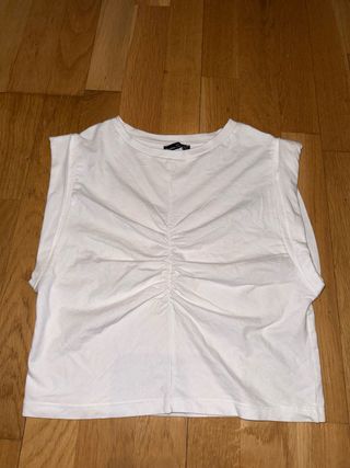 Top blanco fruncido