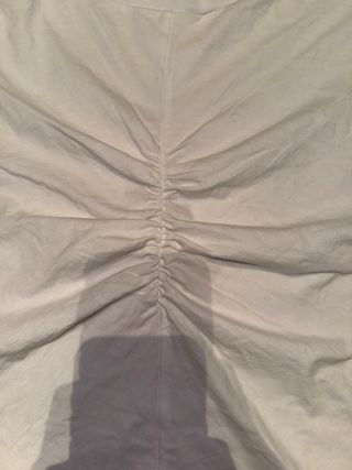 Top blanco fruncido