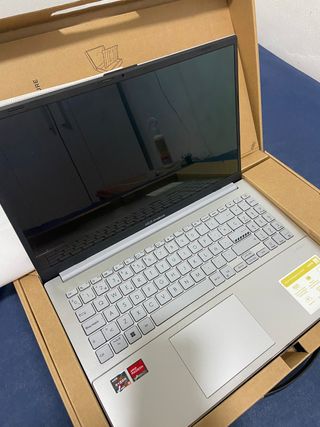 ASUS Vivobook Portátil Plata
Garantía de 1 año 