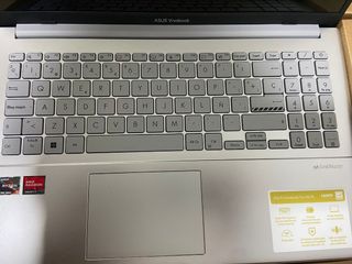 ASUS Vivobook Portátil Plata
Garantía de 1 año 