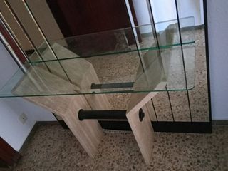 Recibidor de cristal y piedra beige