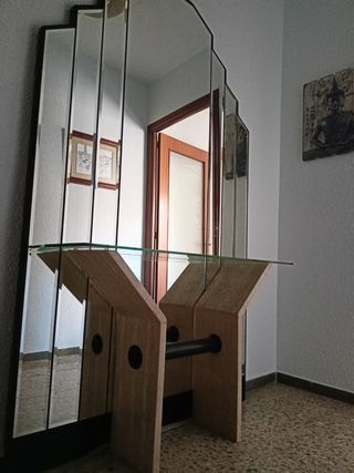 Recibidor de cristal y piedra beige
