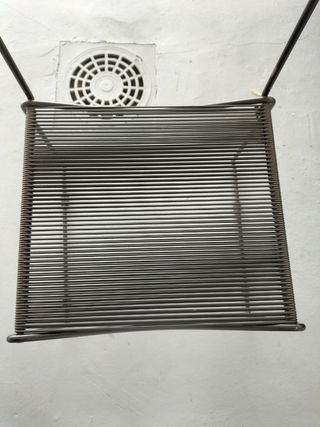 Sillas de metal con tiras de plástico elásticas 
