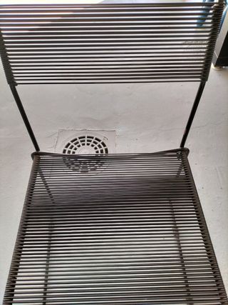 Sillas de metal con tiras de plástico elásticas 