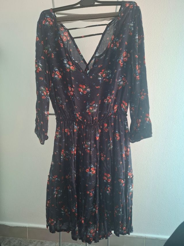 Vestido estampado floral Bershka.