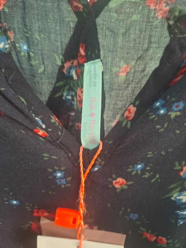 Vestido estampado floral Bershka.