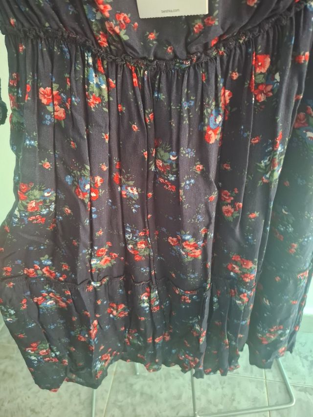 Vestido estampado floral Bershka.