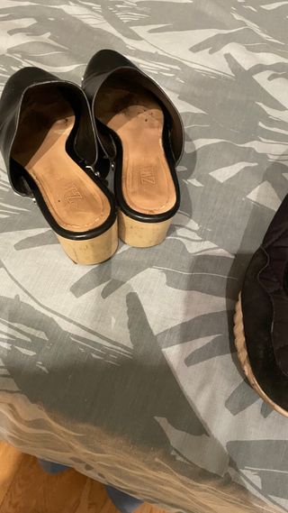 Zapatos ZARA negros con tachuelas