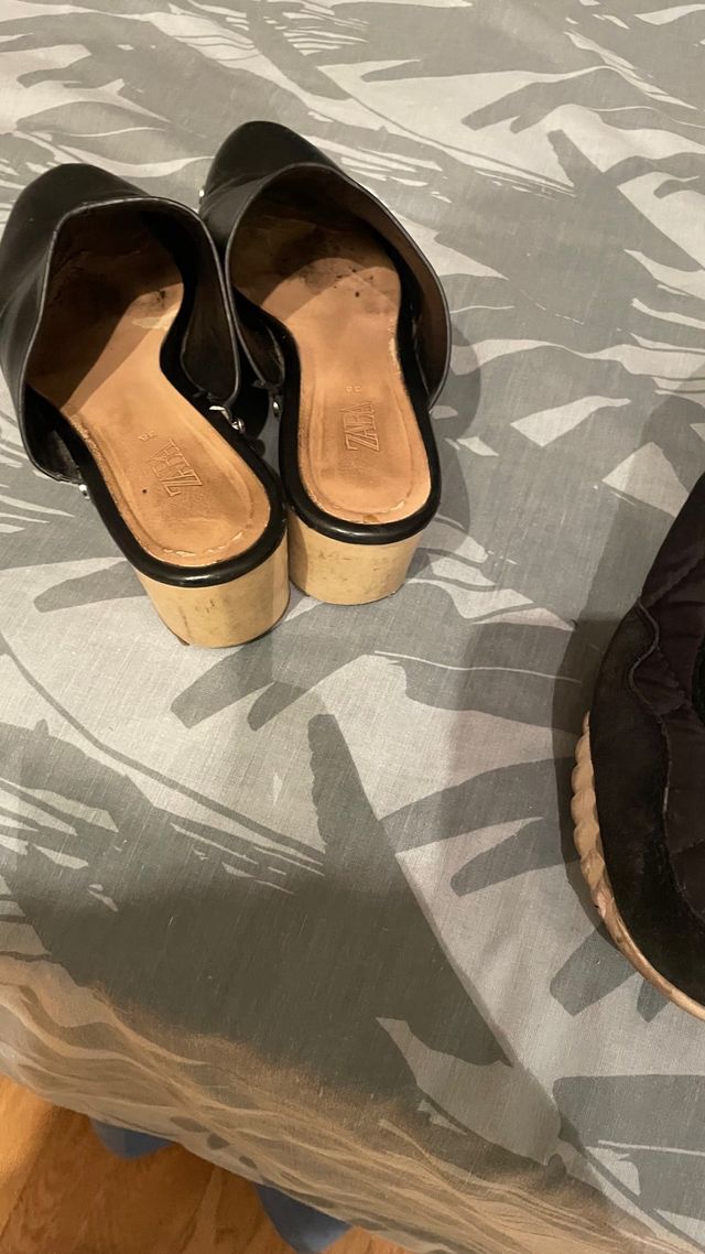 Zapatos ZARA negros con tachuelas