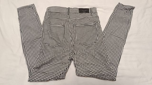 Vaquero Stradivarius cuadros blanco y negro T.36