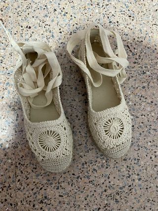 Alpargatas de crochet con lazo