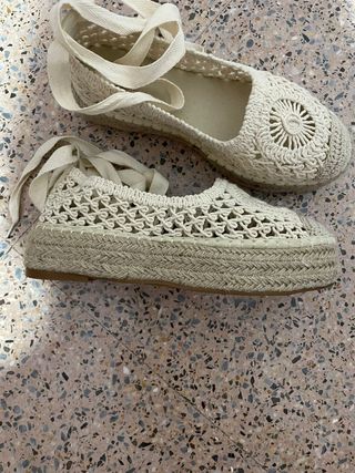 Alpargatas de crochet con lazo