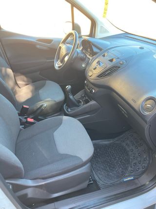 Ford Transit Courier 2016