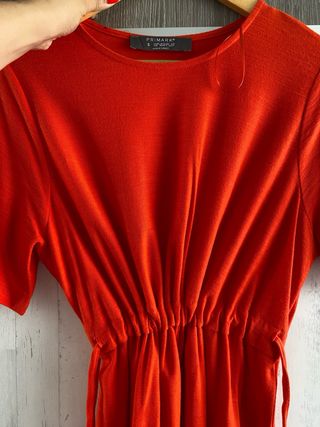 Vestido largo rojo coral manga corta