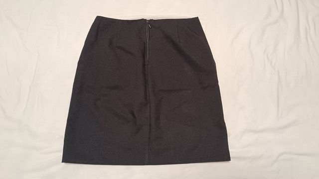 Falda corta Benetton negra talla 42