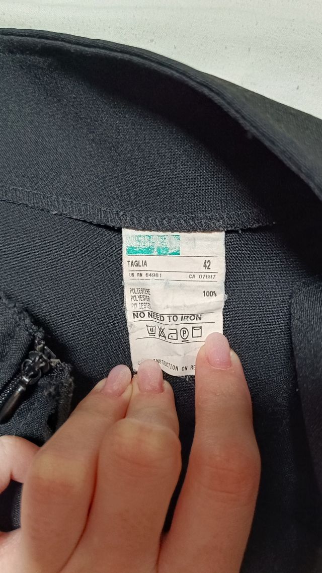 Falda corta Benetton negra talla 42