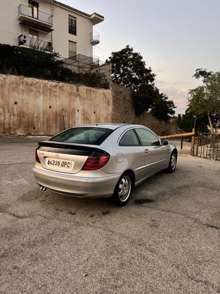 Mercedes-Benz Clase C 2005