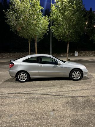 Mercedes-Benz Clase C 2005