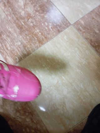 Zapatillas futsal rosas y blancas