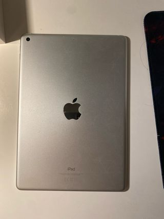 Apple iPad 2021 Plata + funda 