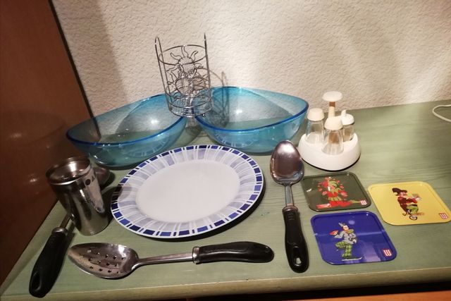 Lote Utensilios Cocina: 2 Cuencos, Plato, Cucharas